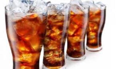 المشروبات السكرية ترفع ضغط الدم عند المراهقين