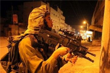 الاحتلال يهدد بوقف بث واقتحام إذاعة فلسطينية بالخليل