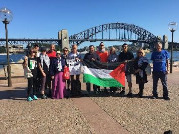 ناشط أسترالي يبدأ مسيرة على الأقدام تدعو بلاده للاعتراف بالدولة الفلسطينية