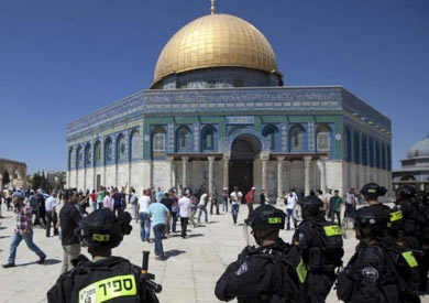ضبط مستوطن عند مسجد قبة الصخرة بزي مدني