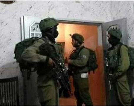 الاحتلال يعتقل 15 مواطنا من الضفة والقدس