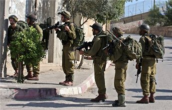 الاحتلال يسلم غرامات بناء لعدد من سكان القدس