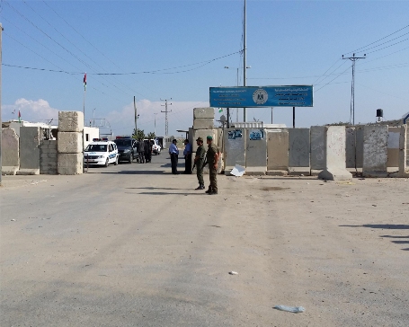 الاحتلال يعتقل 3 تجار أخوة من معبر بيت حانون