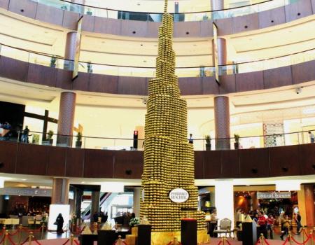 أطول مجسم من الشوكولاتة في مطار دبي الدولي