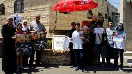 عائلة الشهيد أبو خضير تنظم اعتصاما تضامنيا مع شهداء آل دوابشة