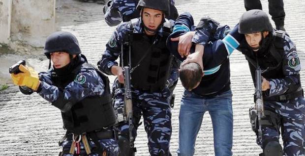 حماس: أجهزة السلطة تعتقل 3 مواطنين على خلفية سياسية