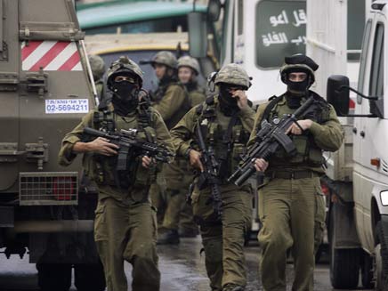 قوات الاحتلال تعتقل شابين من جنين