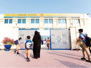 مدرسة خاصة تحجز 15 طالباً في الشارقة