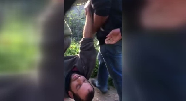 أجهزة السلطة تعتقل المحرر حكمت عودة بعد الاعتداء عليه