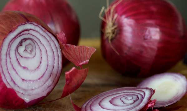 دراسة.. البصل الأحمر يقتل الخلايا السرطانية