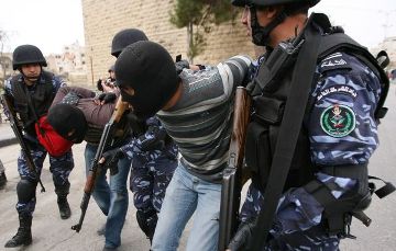 أجهزة أمن السلطة تعتقل وتستدعي 10 من حماس