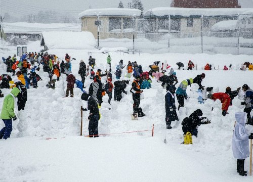 تحطيم الرقم القياسي لأكبر عدد من رجال الثلج