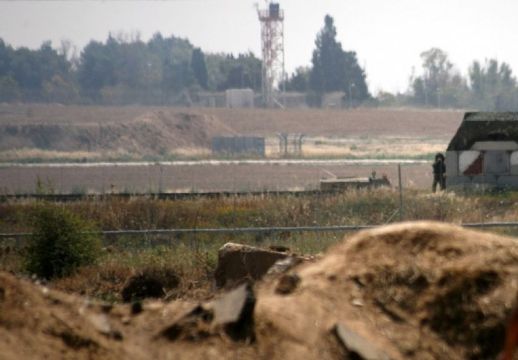 غزة.. إصابة صياد برصاص الاحتلال وإطلاق نار تجاه المزارعين وتجريف أراض