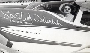 وفاة أول إمرأة تطير حول العالم عن عمر 88 عاما