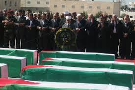 الاحتلال يسلم جثامين 4 شهداء عند حاجز 