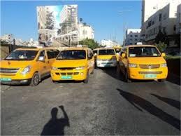 سائقو المركبات العمومية بالخليل يصعدون من احتجاجاتهم
