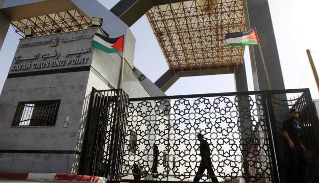 نظمي مهنا يصل غزة لاستلام معابر القطاع