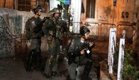 الاحتلال يعتقل 15 فلسطينيا من الضفة الغربية