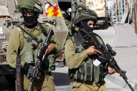 الاحتلال يعتقل فلسطينياً بدعوى محاولته طعن جنود جنوبي القدس