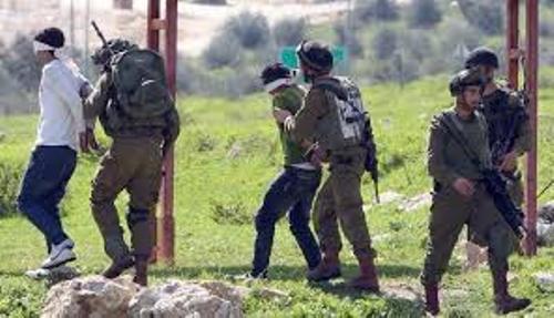 الاحتلال يعتقل 12 مواطنا بالضفة والقدس