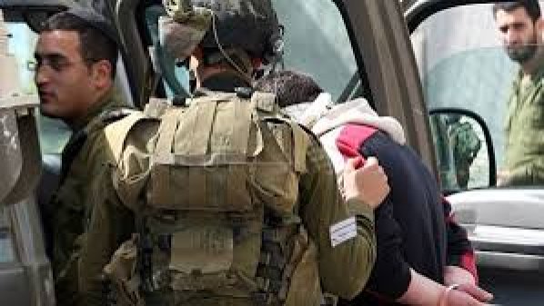 الاحتلال يعتقل 8 في القدس و7 آخرين في الخليل