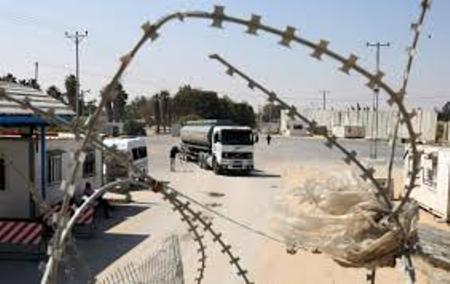 570 شاحنة عبر ابو سالم للقطاع