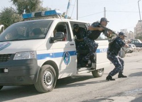القبض على لصوص سرقوا محال تجارية ومنازل في رام الله