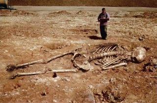 اكتشاف أقدام بشرية تعود لــ800 ألف عام في إنجلترا