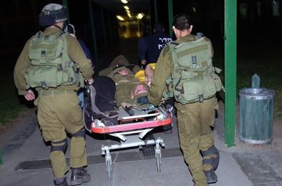 سائق فلسطيني يدهس جنود الاحتلال عند حاجز بيت أمر ويصيب 5 منهم بجروح  