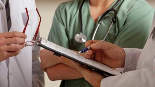 طبيب إيطالي يعمل أسبوعين مقابل أجر تسع سنين