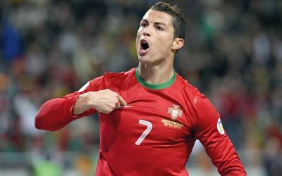 رونالدو يحتفل بهدف سجله في حصة تدريبية