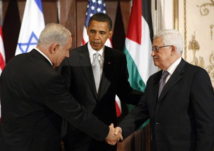 عباس يطالب بإطلاق سراح 1000 أسير وتجميد الاستيطان مقابل تمديد المفاوضات