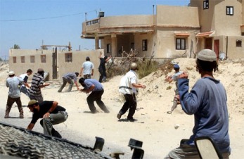 المستوطنون يواصلون مهاجمة منازل المواطنين الفلسطينيين جنوب نابلس