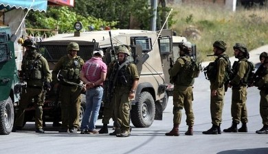 محدث.. الاحتلال يعتقل 30 فلسطينيا من الضفة المحتلة