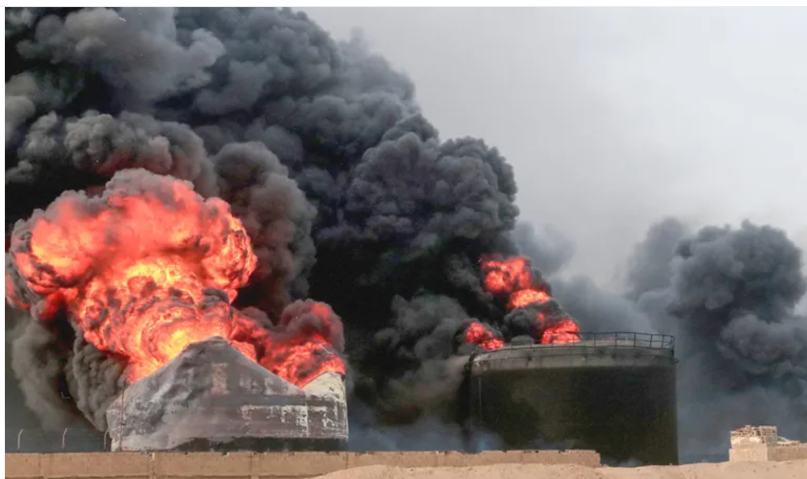 قصف ميناء الحديدة.png