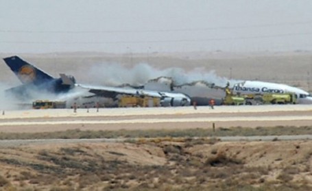 سقوط طائرة ركاب من بنغلادش أثناء هبوطها فى مطار بنيبال
