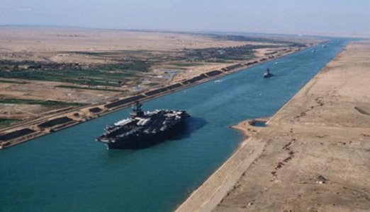 تشغيل تجريبي لقناة السويس.. قافلة من 3 عبارات