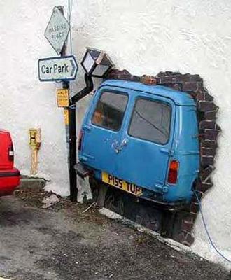 سيارة تدهس فتاة أثناء نومها بمنزلها