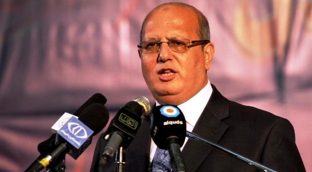 الخضري: استمرار الحصار والانقسام يدفع غزة للانهيار