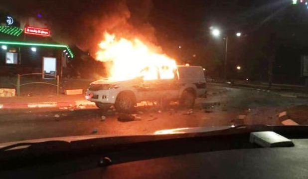 سلوان.. قوات الاحتلال تعتقل 3 فتية بدعوى حرق سيارة حارسة للمستوطنين