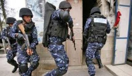 أجهزة السلطة تعتقل وتستدعي 21 من حماس