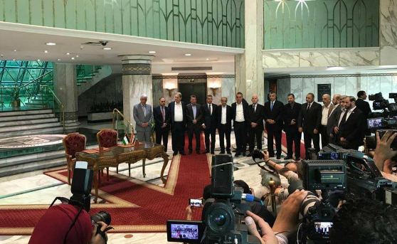 بعد 10 سنوات من الانقسام... فتح وحماس توقعان اتفاق المصالحة