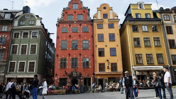 حيوان متوتر يغلق مدخل فندق فخم!