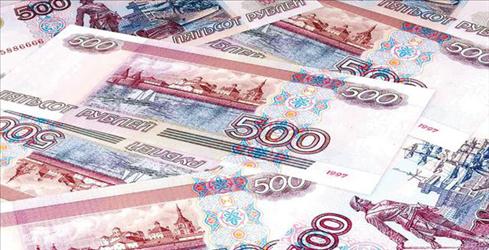 العملة الروسية تواصل هبوطها أمام الدولار لتصل إلى أقل من 80 روبل للدولار