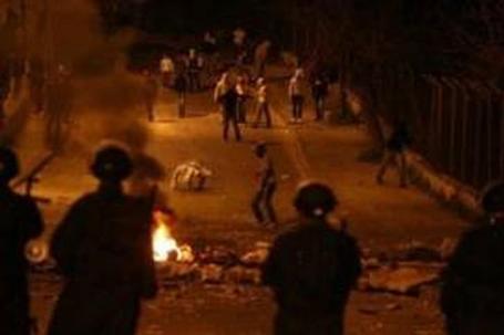 القدس... مواجهات عقب اغلاق الاحتلال محال لذوي الشهيد ابوصبيح