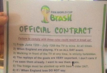 بريطاني يلزم زوجته بعقد 