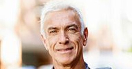 يحصل على شهادة التخرج من المدرسة بعد 72 عاما