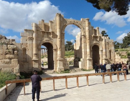 الكيلاني: تخفيضات للفلسطينيين في كافة الفنادق الأردنية 