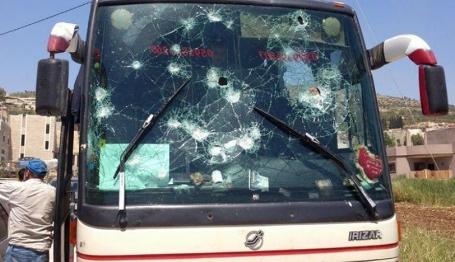 القدس.. اصابة 4 مستوطنين عقب استهداف حافلتهم بالحجارة