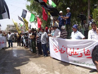 وقفة للقاء الشبابي الفلسطيني اللبناني في بيروت تضامنا مع المقاومة 